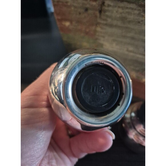 Vintage International Silverplate Salt & Pepper Shakers with Resistant Lining 4" - Picture 8 of 8